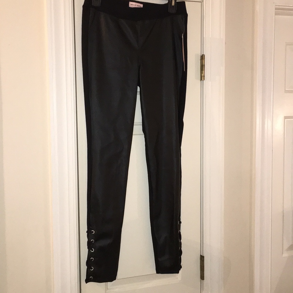 Sequin Hearts Black Pull On Pants in Small